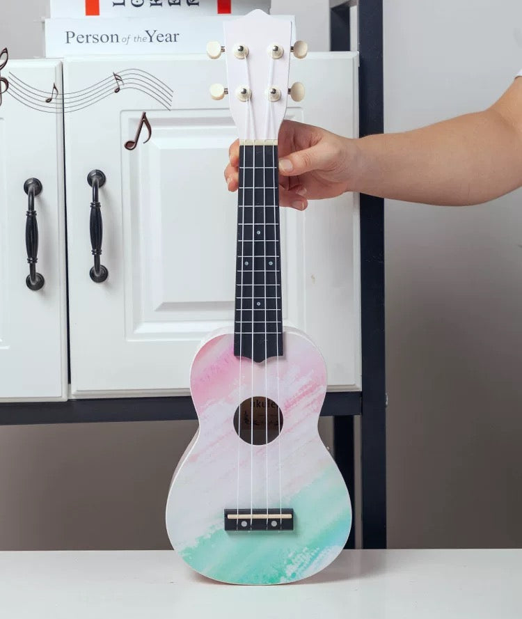 Укулеле с нарисованными узорами