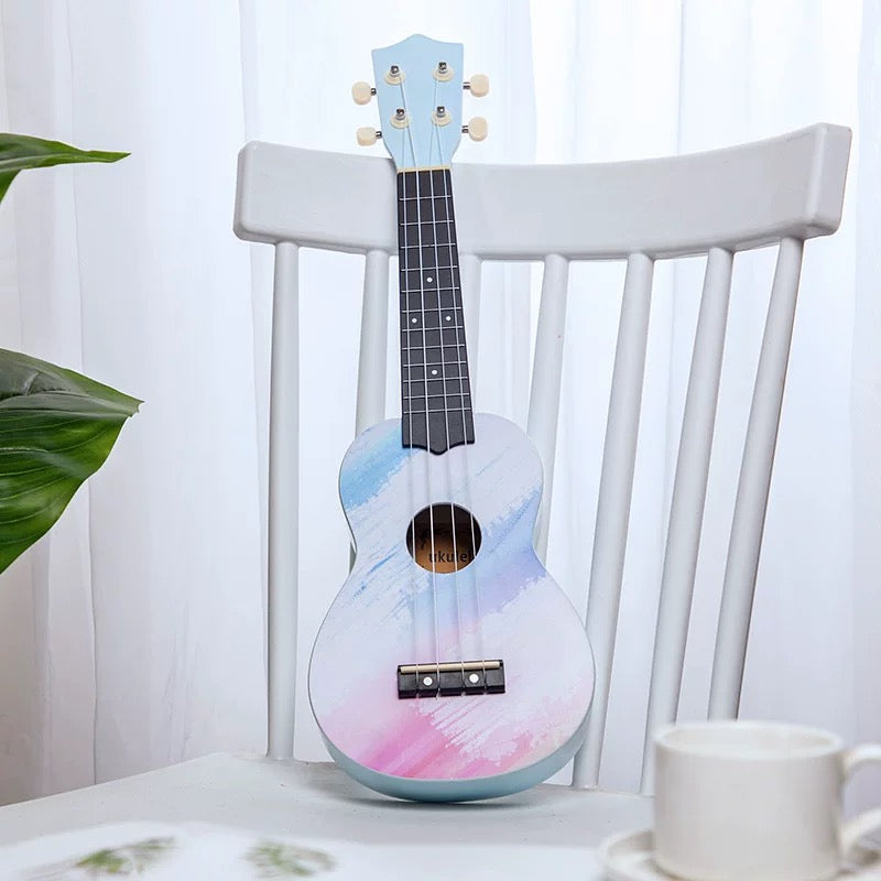 Укулеле с нарисованными узорами